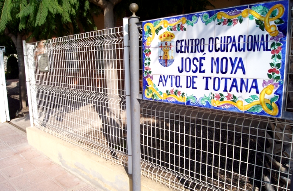 Totana suscribe un convenio con el IMAS destinado a la atención integral de personas mayores